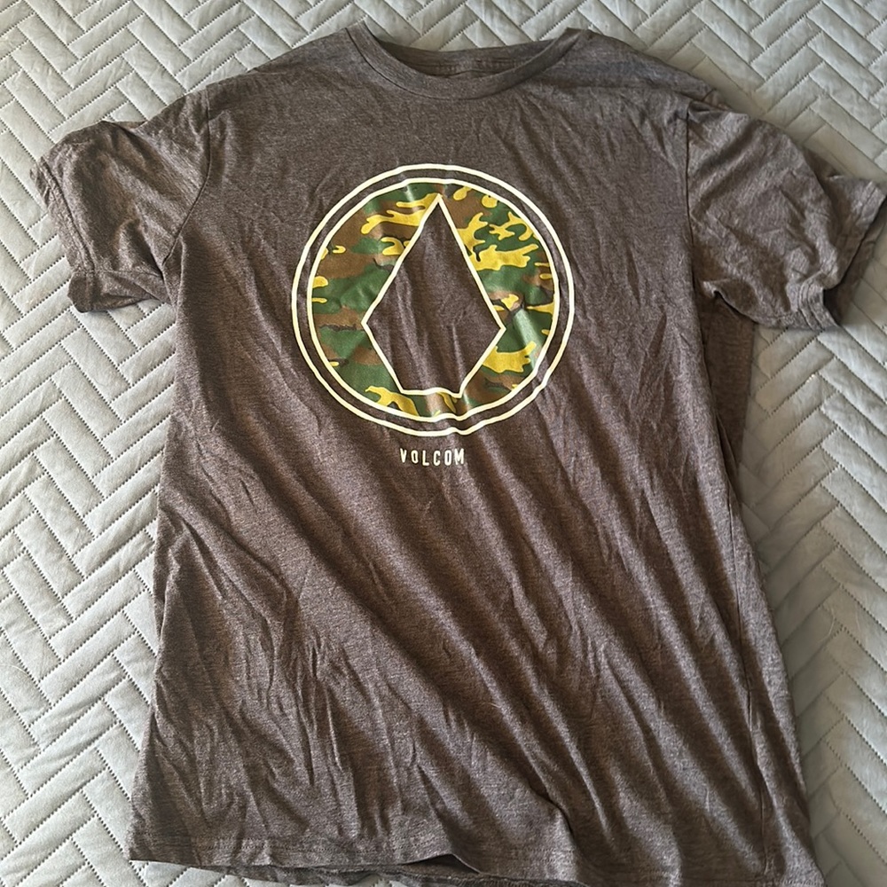 Men’s Large Volcom Tshirt